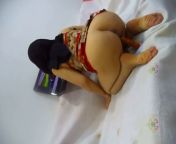 Турочка дилдо киской оседлала и трахается на нём